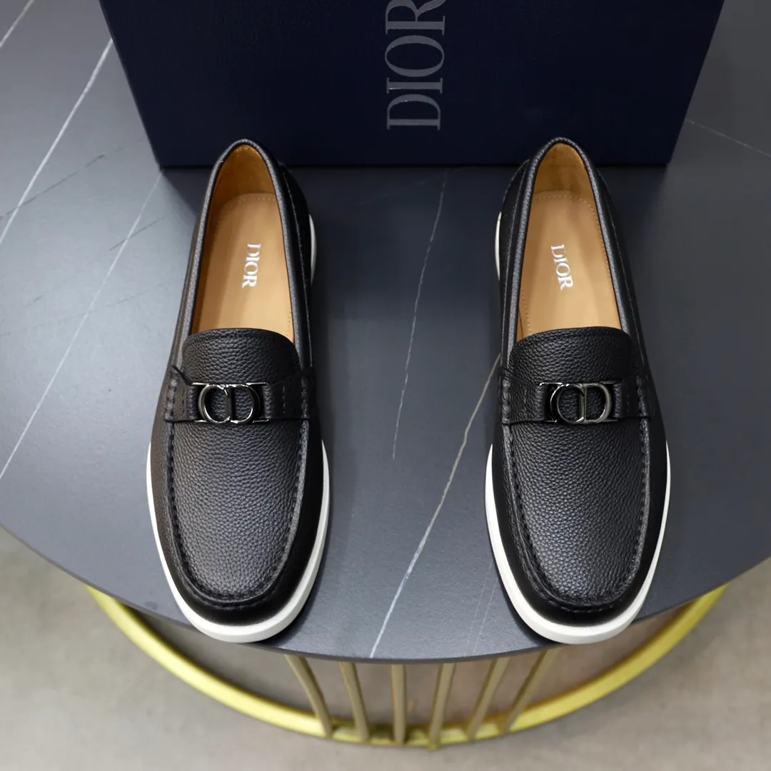 Ex-factory price: 540🙅‍♂️🙅‍♂️🙅‍♂️ Brand: Dior DIOR Standard code: Men's code 38/44 (45 can be customized) Grade: Same as the official website Material: Original cowhide stitching, cowhide lining, original TPU wear-resistant soft outsole Style categories: Leisure and sports version, footwear for driving, young fashion, European and American trends, British style Color: actual picture color